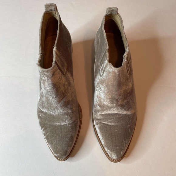 Madewell The Grayson Chelsea Boot in Velvet 7 In Distressed Stone / Taupe Bootie - Picture 5 of 13